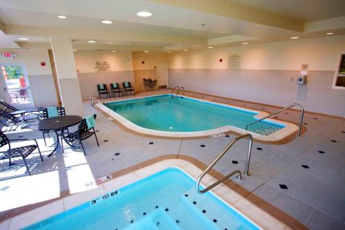 a large swimming pool in a hotel room at Hilton Garden Inn Aberdeen in Aberdeen