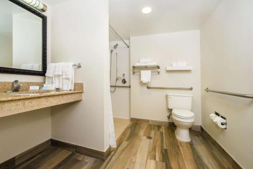 Vannituba majutusasutuses Hilton Garden Inn Charlottesville