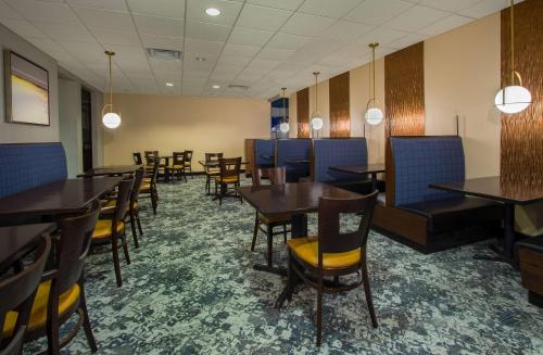 Ресторан / где поесть в Doubletree by Hilton Newark