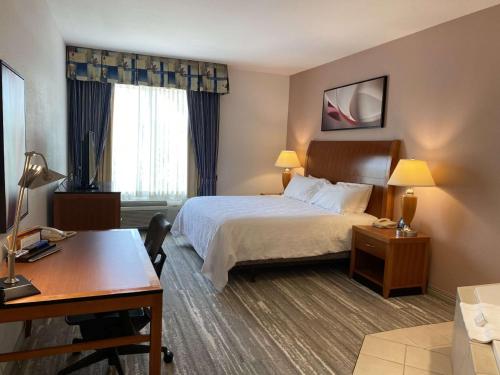 a hotel room with a bed and a desk at Hilton Garden Inn Columbia in Columbia