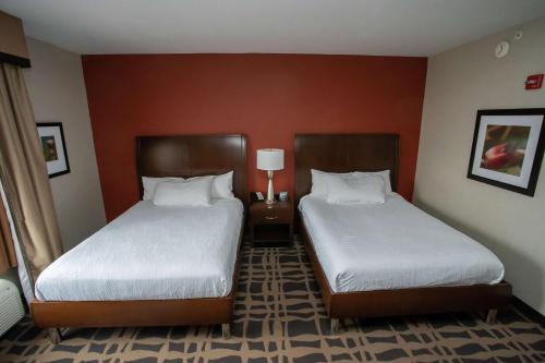 two beds in a hotel room with two beds sidx sidx sidx at Hilton Garden Inn Dayton South - Austin Landing in Springboro