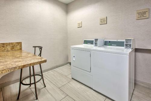 a laundry room with a washing machine and a table at Hilton Garden Inn Dayton/ Beavercreek in Beavercreek