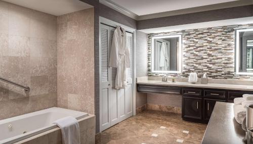 DoubleTree by Hilton Dallas Near the Galleria Image