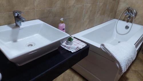 Bilik mandi di Sami BnB - Apt 01 Makongo after Mlimani City