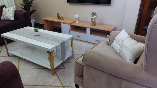Ruang duduk di Sami BnB - Apt 01 Makongo after Mlimani City