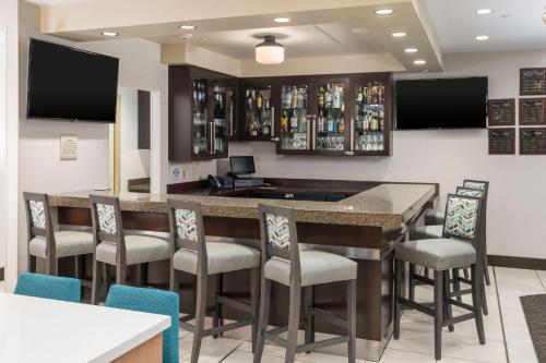 TV a/nebo společenská místnost v ubytování Hilton Garden Inn Silver Spring White Oak