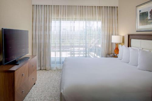 Μια τηλεόραση ή/και κέντρο ψυχαγωγίας στο Hilton Boston Dedham