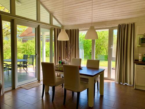 a kitchen and dining room with a table and chairs at Ferienhaus Müritzzeit in Röbel an der Müritz in Marienfelde