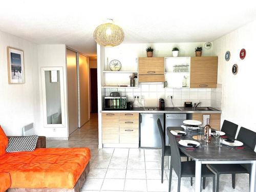 a kitchen and living room with a table and a dining room at Confort Moderne à Valberg - Terrasse avec Vue Panoramique 100 m des Pistes in Valberg