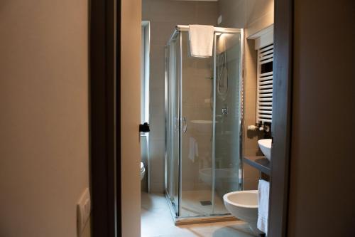 Bilik mandi di Alessi Hotel Trattoria