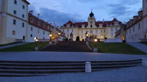 a building with stairs and a castle at night at BYT POD ZÁMKEM in Valtice