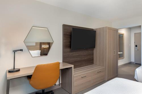 Postel nebo postele na pokoji v ubytování Holiday Inn Express Atlanta Airport - North by IHG