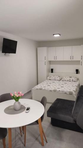 Ursić Studio App + free parking