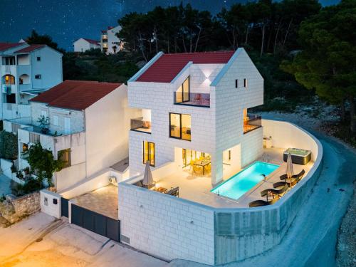 an aerial view of a house with a swimming pool at Villa Dono in Sutivan