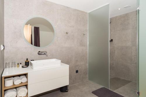 a bathroom with a sink and a shower at Villa El Viento in Šmrika