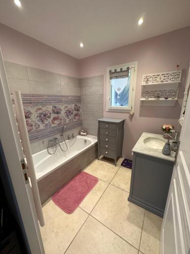 a bathroom with a tub and a sink and a bath tub at VILLA avec PISCINE PRIVÉE NON PARTAGÉE in Camps-la-Source