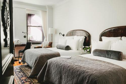 Ein Bett oder Betten in einem Zimmer der Unterkunft The Ned NoMad