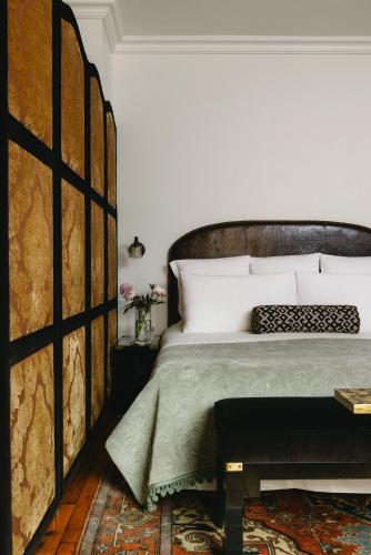 Ein Bett oder Betten in einem Zimmer der Unterkunft The Ned NoMad