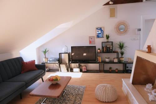 Retro Loft at OldTown : 2BR w/best views & close to all