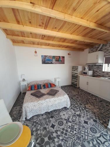 Estudio Dominicana in Albufeira Gale with portable AC,wifi and parking place