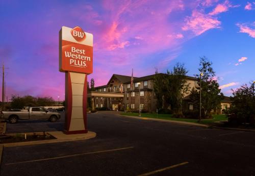 Certifikát, hodnocení, plakát nebo jiný dokument vystavený v ubytování Best Western Plus Landmark Hotel