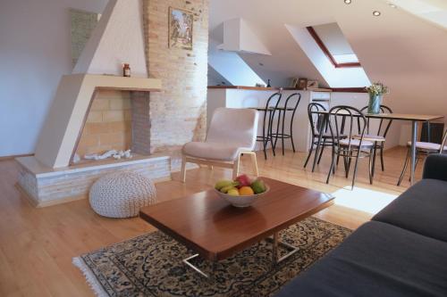 Retro Loft at OldTown : 2BR w/best views & close to all