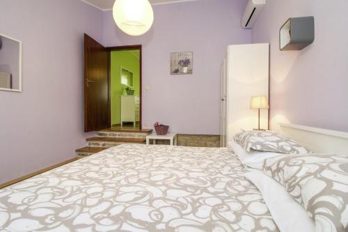 Llit o llits en una habitació de Lijana in Bratulići (Haus für 4 Personen)