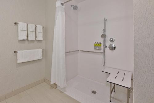 Fotografie z fotogalerie ubytování Holiday Inn Express & Suites - Milan - Sandusky Area by IHG v destinaci Milan