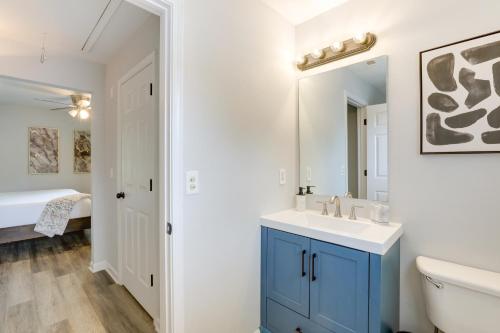 Bilik mandi di Spacious Atlanta Home about 2 Mi to Downtown!