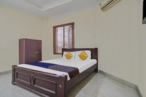 Krevet ili kreveti u jedinici u objektu SPOT ON 81226 Cherai Rest Home