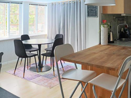 Η κουζίνα ή μικρή κουζίνα στο 4 person holiday home in Halmstad-By Traum