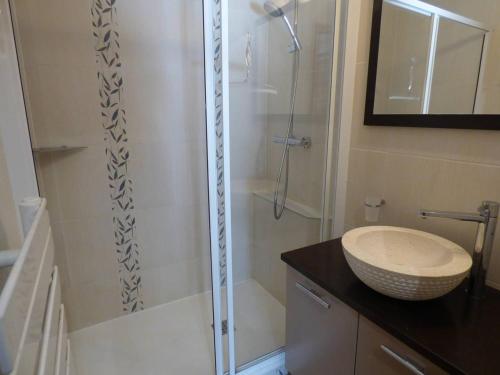 Ванна кімната в Appartement Le Grand-Bornand, 3 pièces, 5 personnes - FR-1-458-174