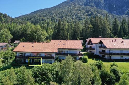 an aerial view of a house in the mountains at Appartement Raineck in Mittenwald