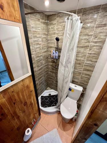 Raina Street tesisinde bir banyo