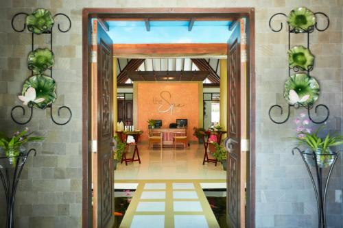 an open door into a dining room with a dining table at Sun Siyam Vilu Reef - 24 Hours All-Inclusive with Free Transfer in Dhaalu Atoll