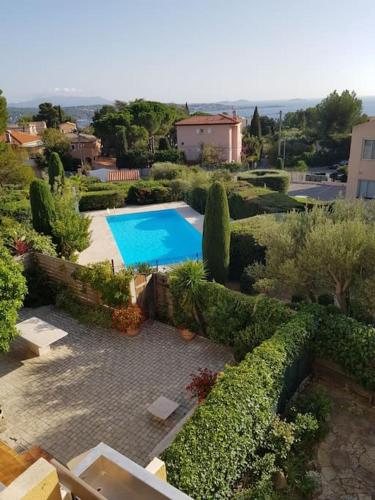 Photo de la galerie de l'établissement Studio de charme avec piscine et belle vue mer, à Bandol