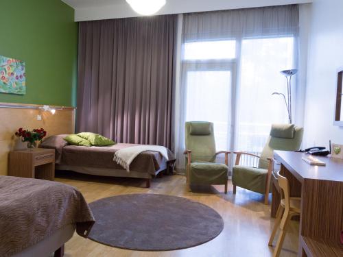 Postel nebo postele na pokoji v ubytování Hotelli Kunnonlähde Kankaanpää