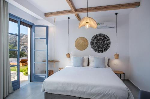 Ein Bett oder Betten in einem Zimmer der Unterkunft THALASSA