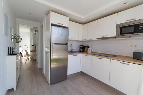 Küche/Küchenzeile in der Unterkunft Cozy and sea views private terrace apartment