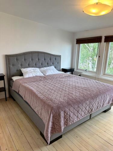 Ένα ή περισσότερα κρεβάτια σε δωμάτιο στο Mysiga lägenheter i Kalmar centrum