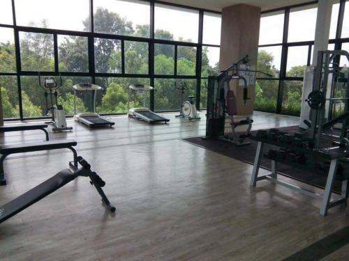 Fitness centrum a/nebo fitness zařízení v ubytování Sky Loft 3 rooms beside Aeon With Smart TV & Facilities L14
