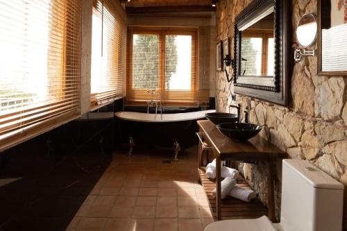 a bathroom with two sinks and a bath tub at Hotel Roger de Flor by Seleqtta in Lloret de Mar