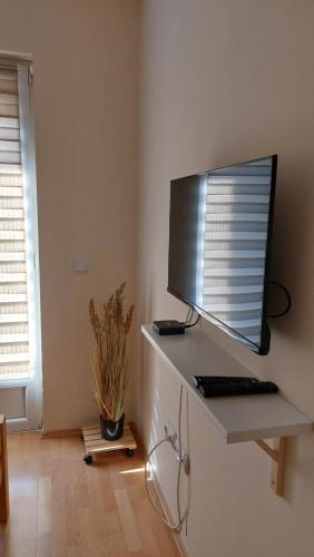 a computer monitor on a shelf in a room at Apartman Ninolić in Jagodina