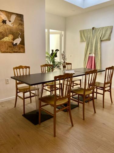 a dining room with a table and chairs at Bed & Stay Kersenbloesem in Nijswiller