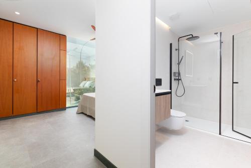 Calatrava by Alma Suites tesisinde bir banyo