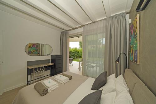מיטה או מיטות בחדר ב-Alma Garda Home