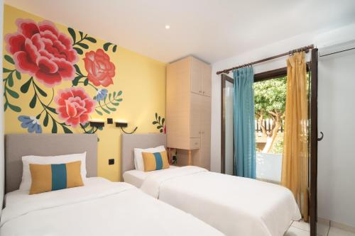 Katil atau katil-katil dalam bilik di Monemvasia Green Apartments