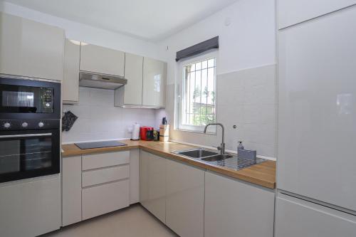 Kuchyň nebo kuchyňský kout v ubytování Golden Apartman Balatonlelle