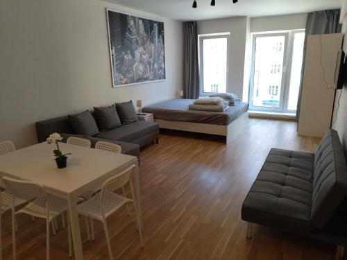 Posedenie v ubytovaní Brand new two room apartment #34 with free secure parking in the center