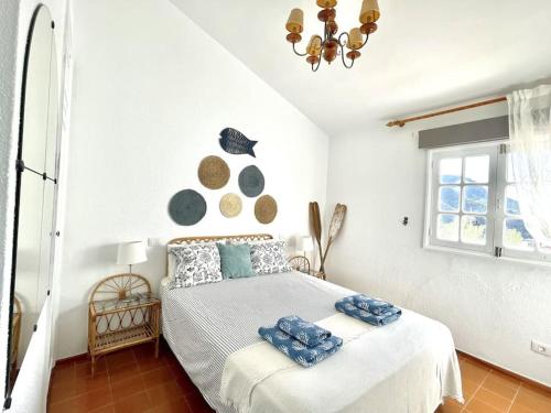 Postel nebo postele na pokoji v ubytování Casa Mimosa with private pool & garden
